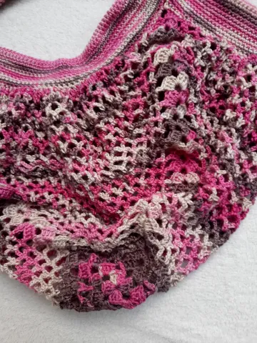 Růžovo-béžovo-hnědá síťovka - detail