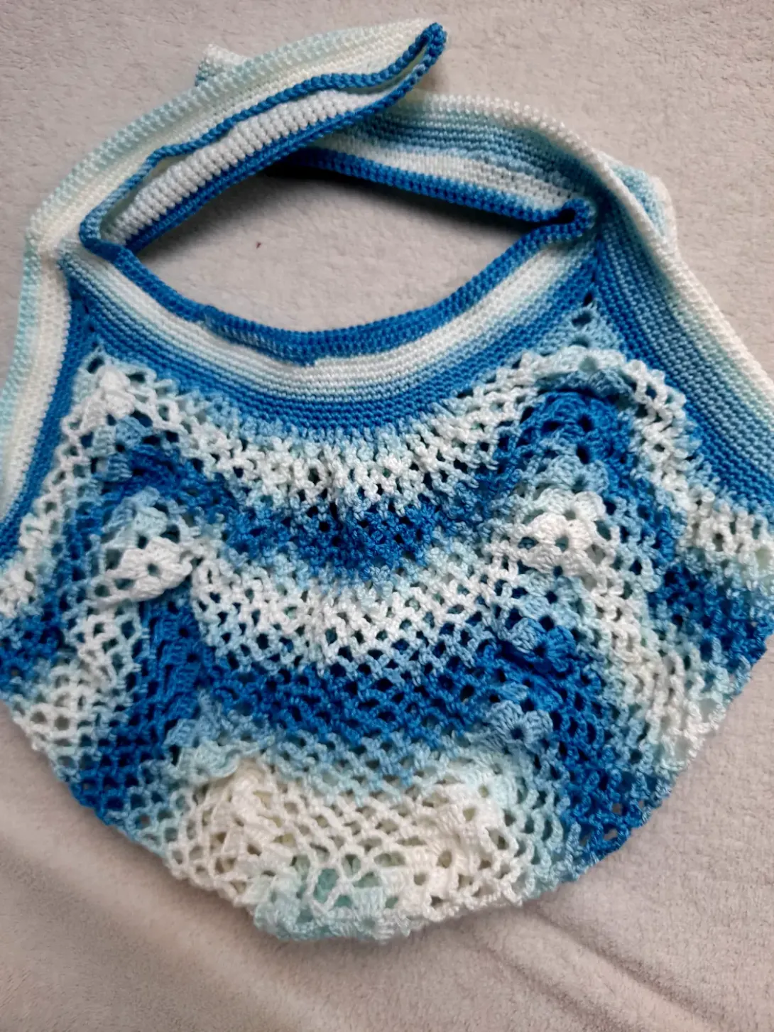 Bílomodrá síťovka