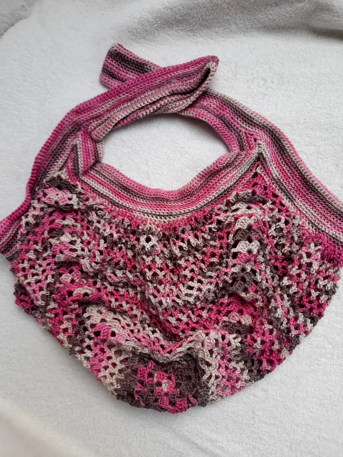 Růžovo-béžovo-hnědá síťovka